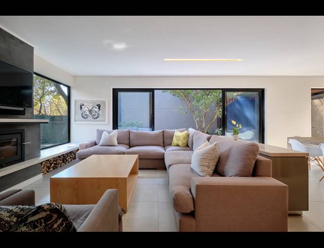 3 BEDROOM TOWNHOUSE FOR SALE IN HYDE PARK